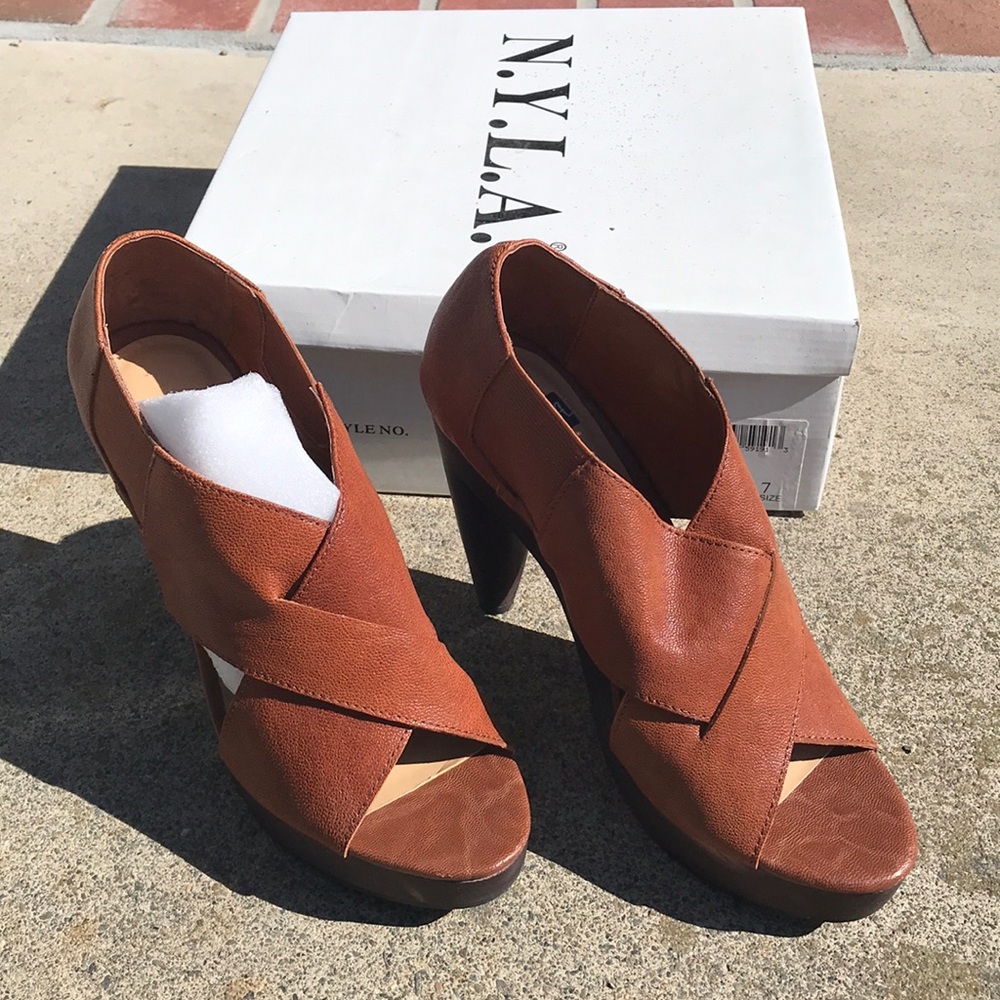 N. Y. L. A. Tan shoes